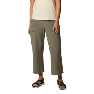 Boundless Beauty - Women's Capri Pants