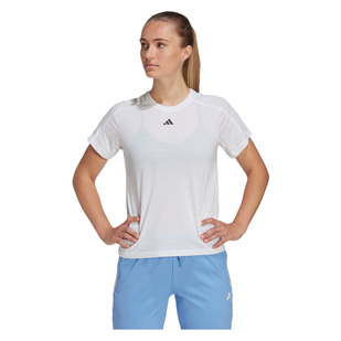 Train Essentials Minimal Branding - Women's Training T-Shirt